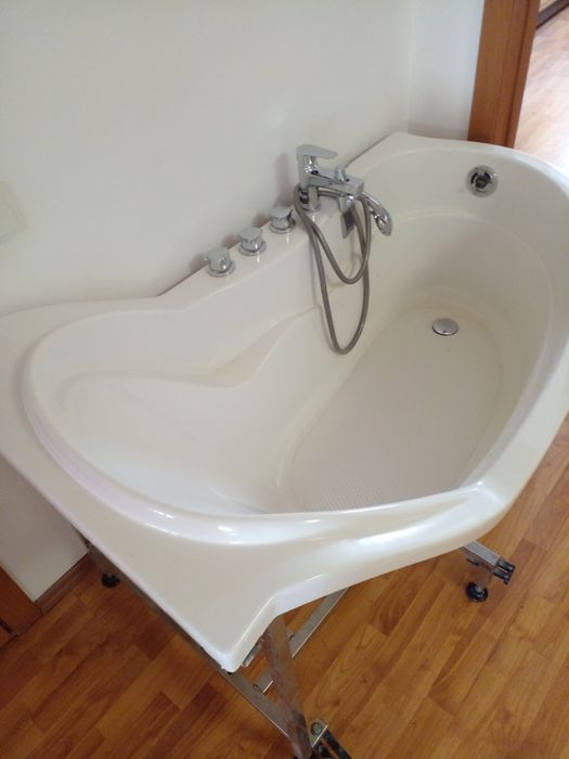 Ванна акриловая 140 см