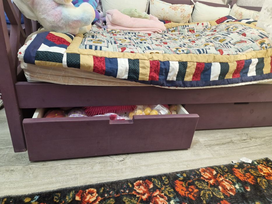 Детская кровать и матрас