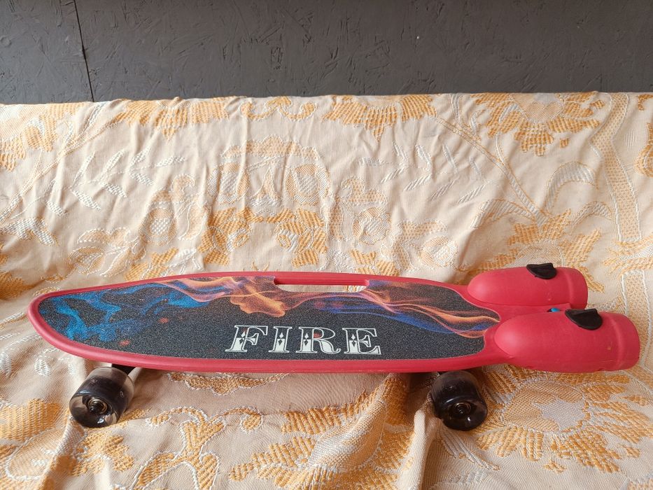 Пенни борд выпускающий пар