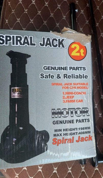 Новый домкрат продам