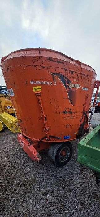 Remorca tehnologica furajare animale vaci  kuhn  RNH 12 mc