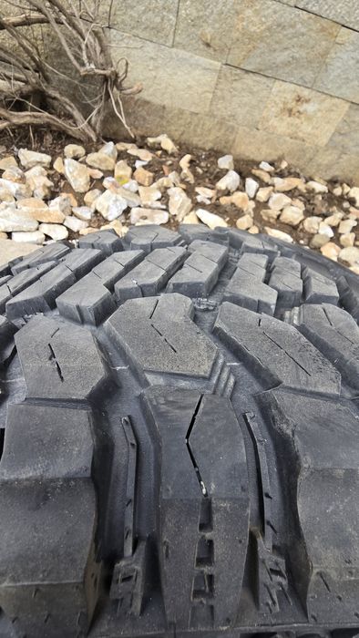 Продава 4 броя Off Road гуми с джанти