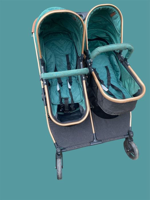 Количка за близнаци