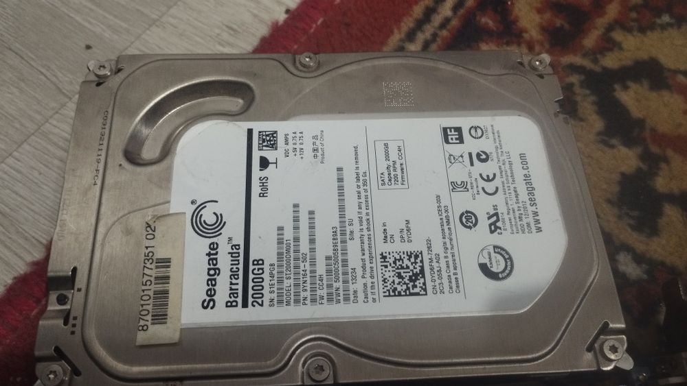 Видеокарту и 2 жестких диска