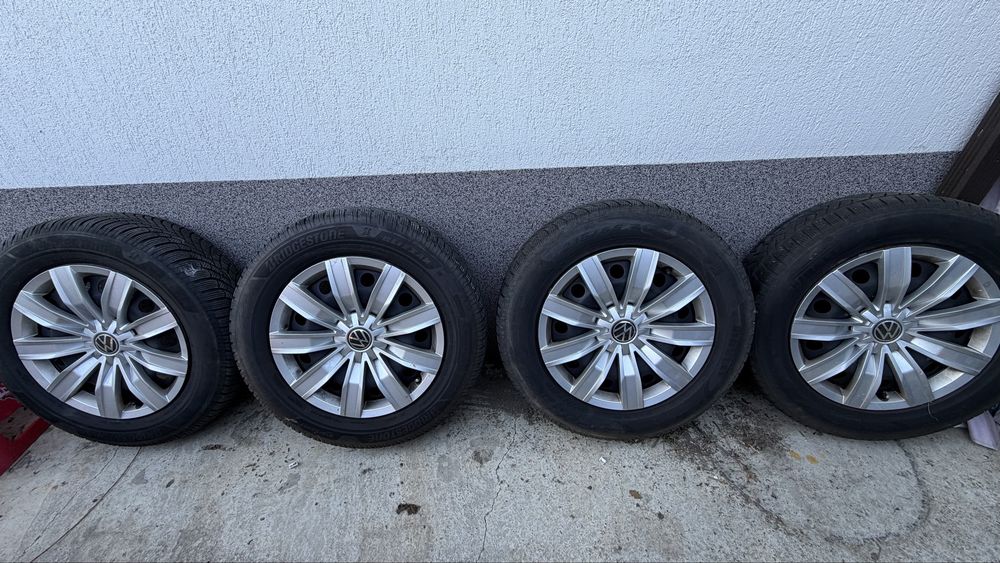 Set 4 Roti Complete Volkswagen R17 – Jante Otel 5x112 + Anvelope Iarna 215/65 R17 + Capace Originale VW.