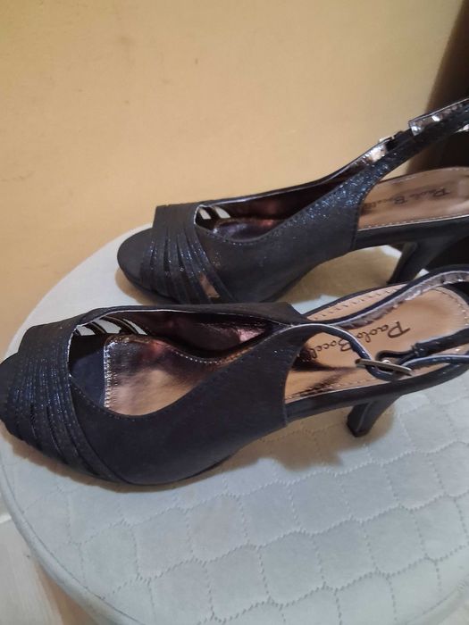 Сандали -чисто нови