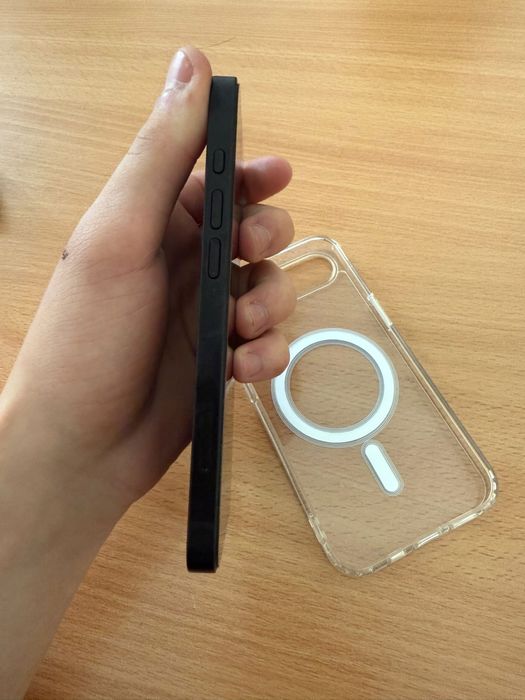 Vand iphone 16 E 128 gb 100% baterie