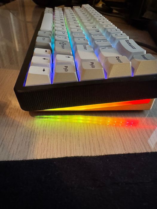 Custom механича магнитна клавиатура 65% HE