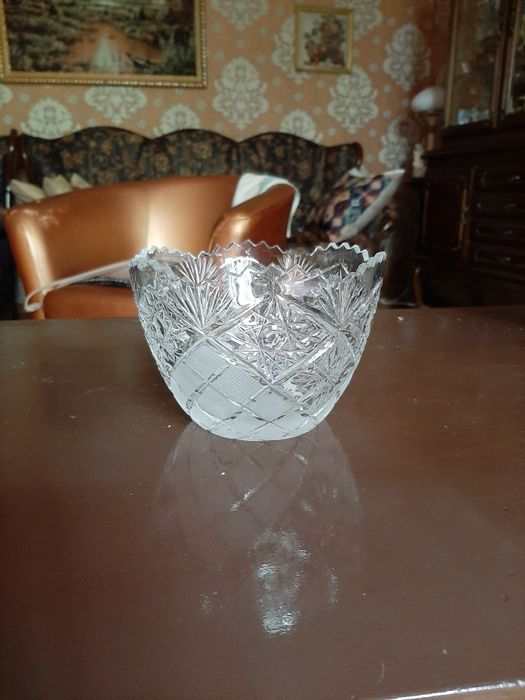 Продам  конфетницу. Производство  Чехия.