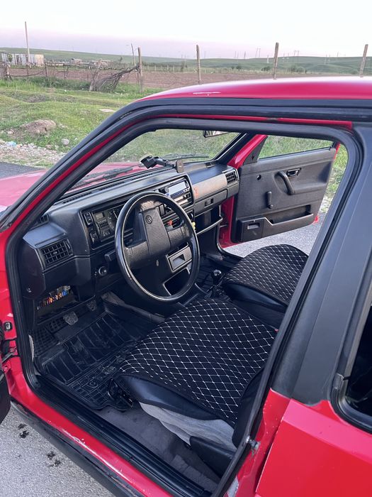 Сатылымда жігіттер