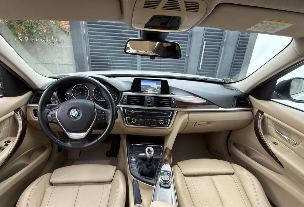 BMW 320D 184 cp / F30/ Luxury Line / Trapa / Head Up Display / Bi xenon /