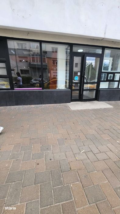 Zona Nord - Spatiu cu Vitrina la Strada Principala