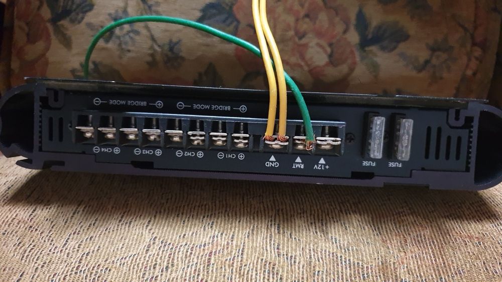 Продается усилитель для авто FUSION FBS-604