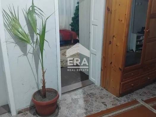 Двуетажна къща в село Славяново