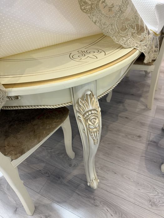 Стол со стульями