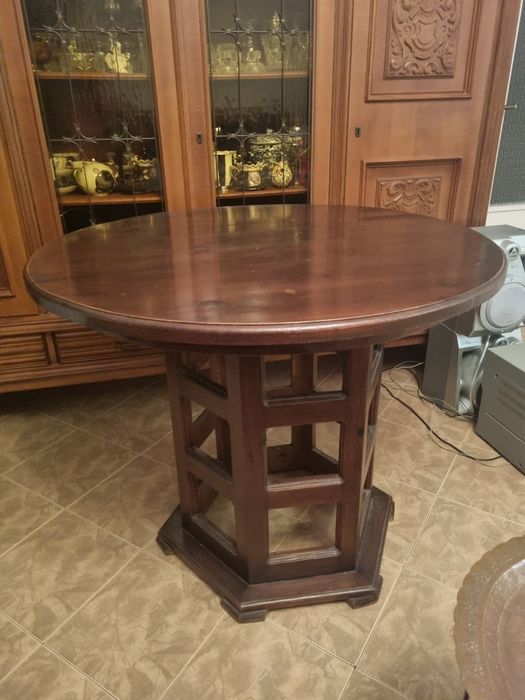 Масивна трапезна маса