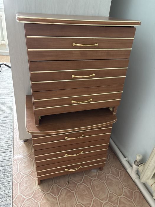 Кровать с комодом и тумбами