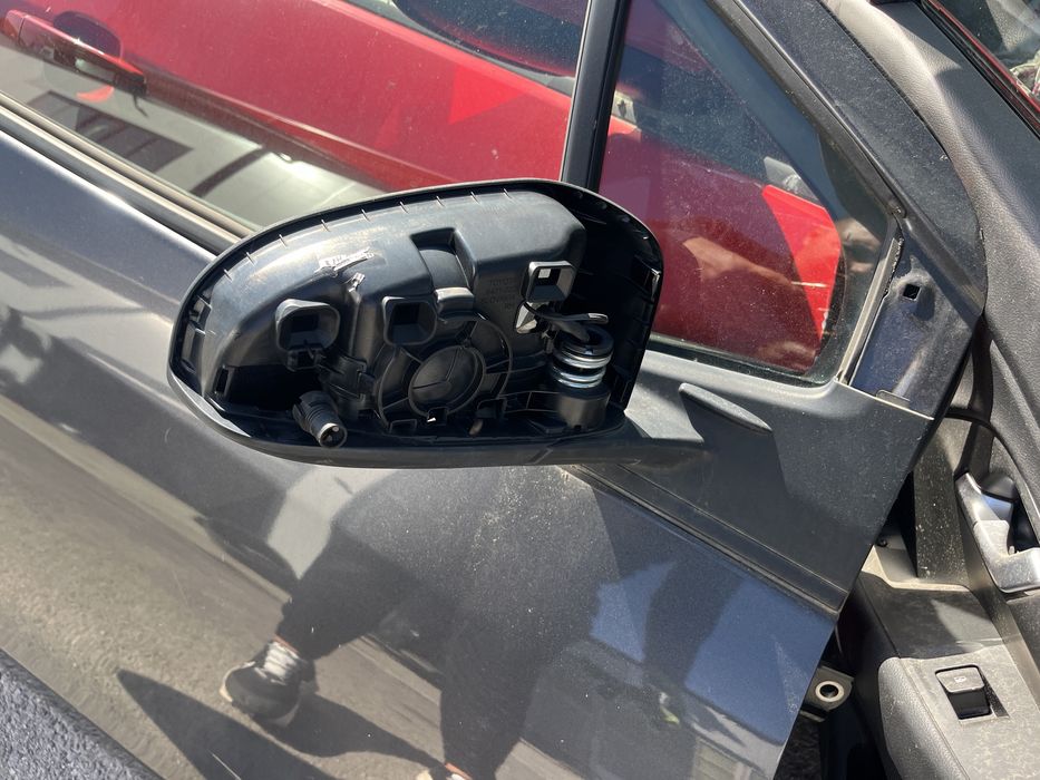 Врата и огледало Toyota Yaris 2020г