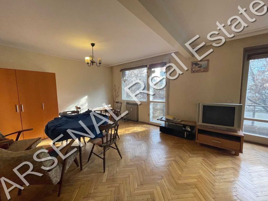 Дава се под наем Тристаен апартамент в София, Център - 120 кв.м за 500 € - Снимка #2