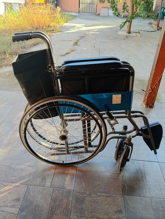 Vând scaun cu roți handicap pliabil