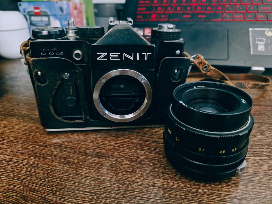 Obiectiv HELIOS 44M seria kmz si camera foto ZENIT TTL
