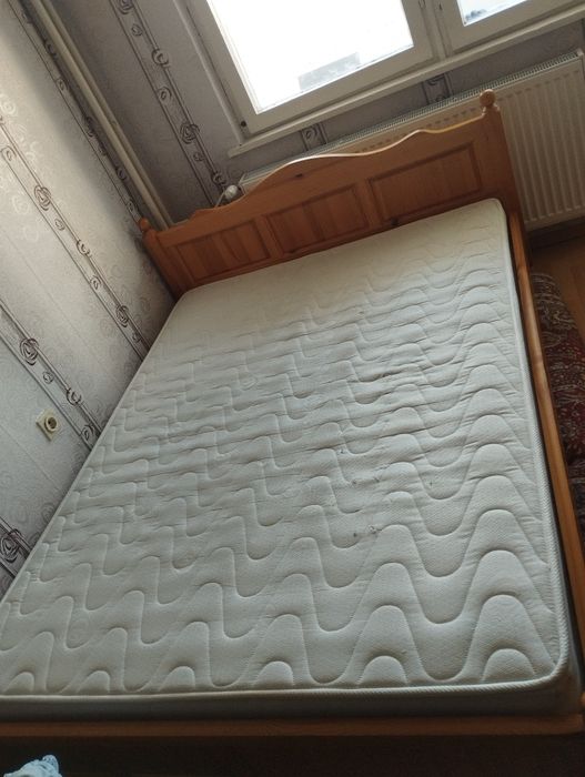 Продавам легло с матрак