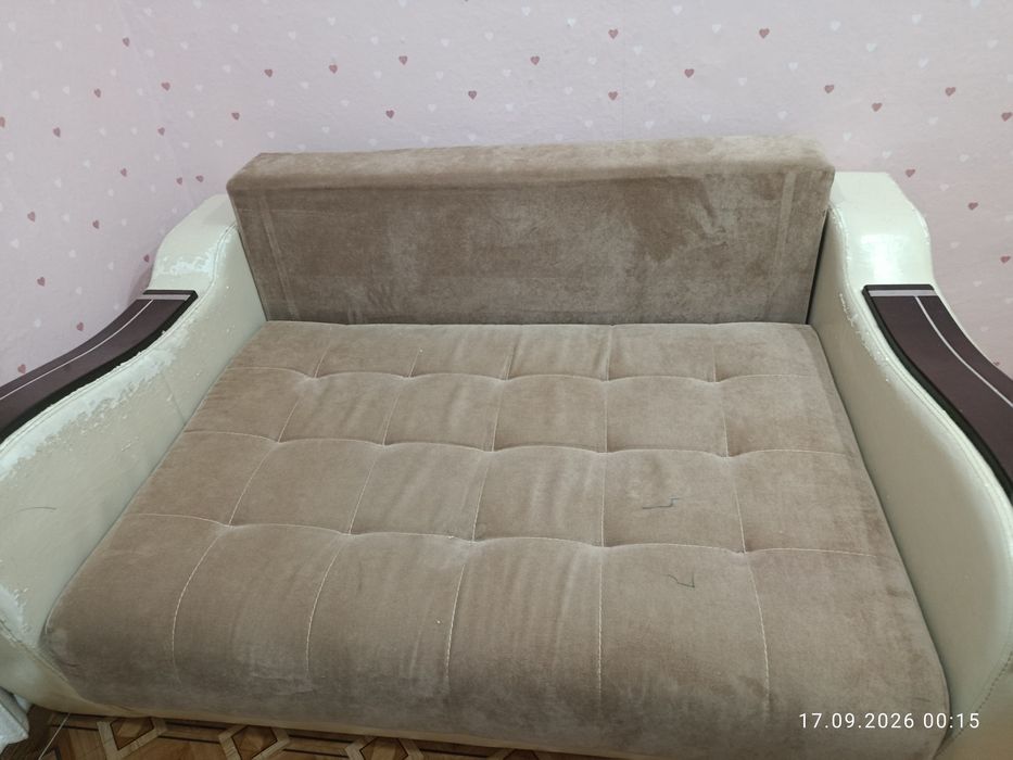 Продам.Диван . Срочно