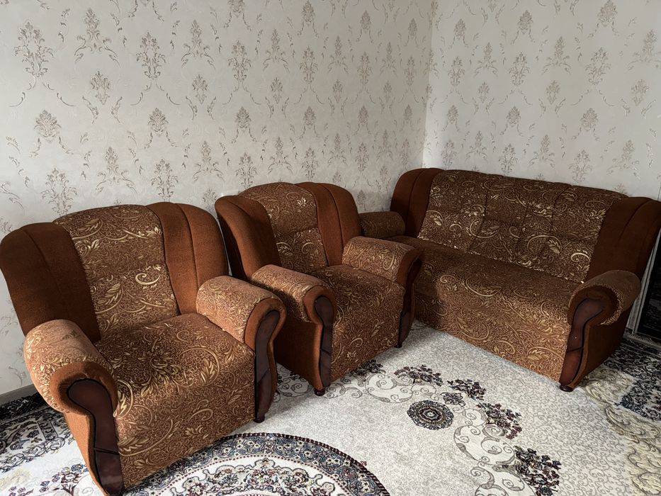 Кресло, диван сотилади