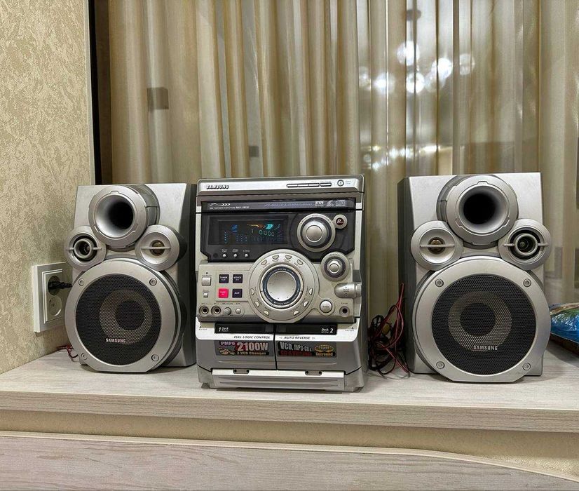 Продается музыкальный центр 500.000