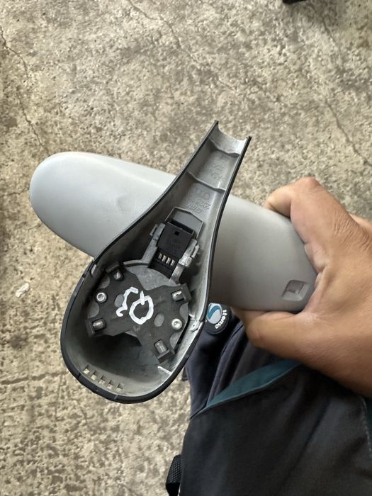 Средно огледало за задно виждане Audi A3 Q3 8U0857511 със затъмняване