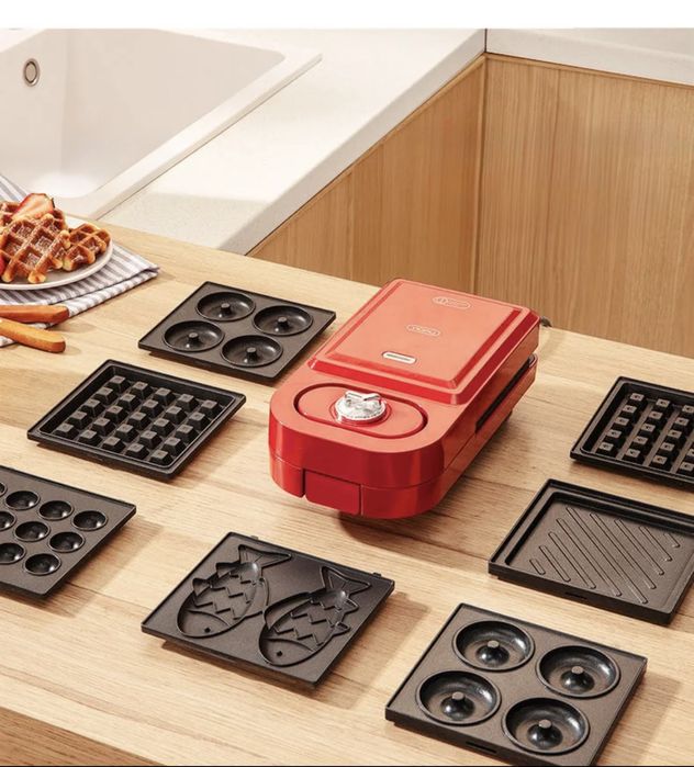 Вафельница красного цвета