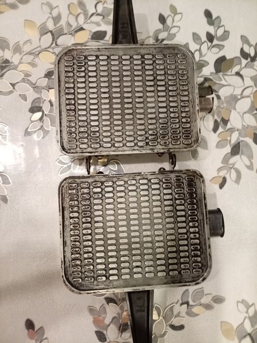 Продам вафельницу советскую