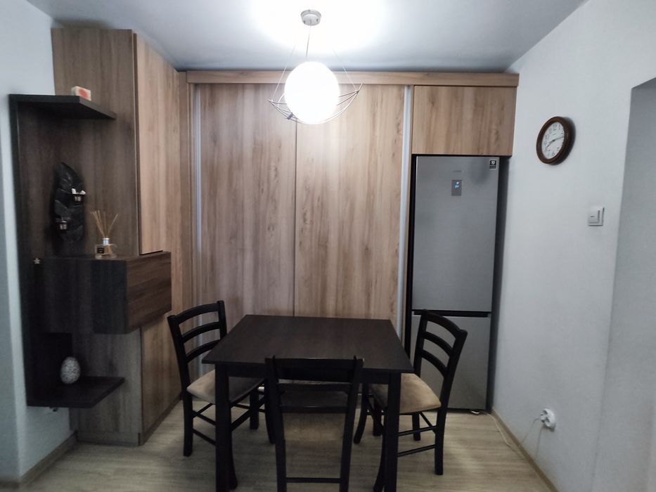 Direct Proprietar. Vand apartament 2 camere semi/mobilat in bloc renovat. Etaj intermediar