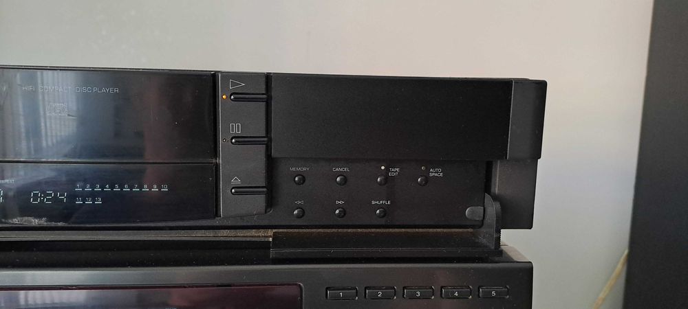 Radio Grundig FineArts Tuner T1 – CD 11 Player – Functionale – Pret Pachet radio + CD 200 lei
