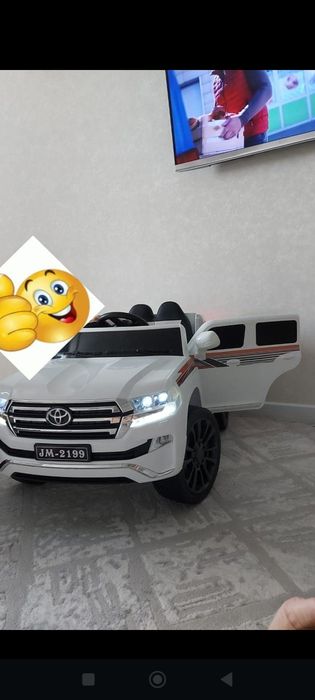 Продам детскую машину на управлении
