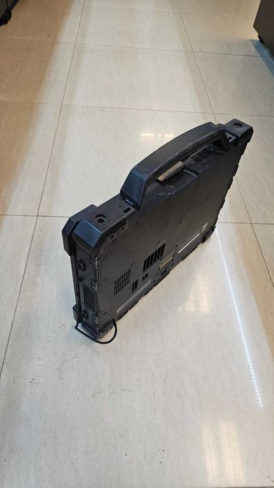Продавам лаптоп Dell Rugged 7404