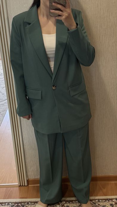 Продам женский костюм