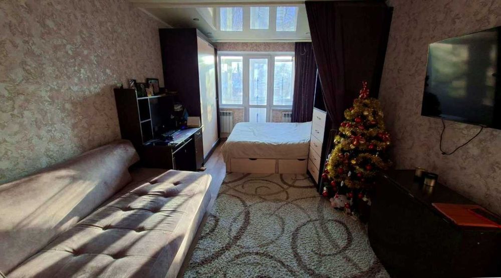 Продаю 1 комнатную квартиру. Заезжай и живи.