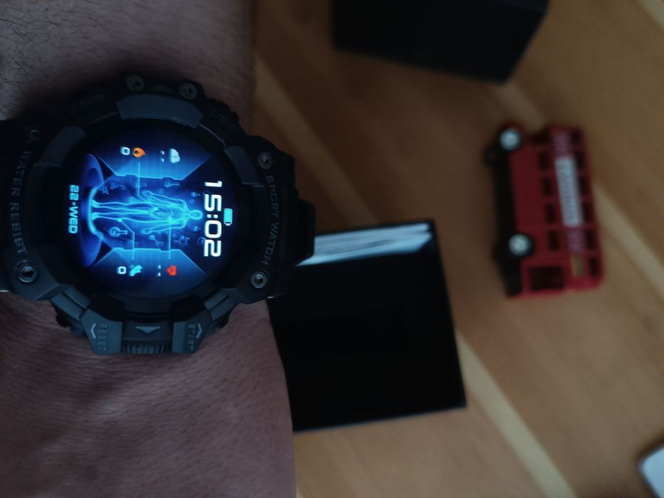 Ударо и водо устойчив смарт часовник