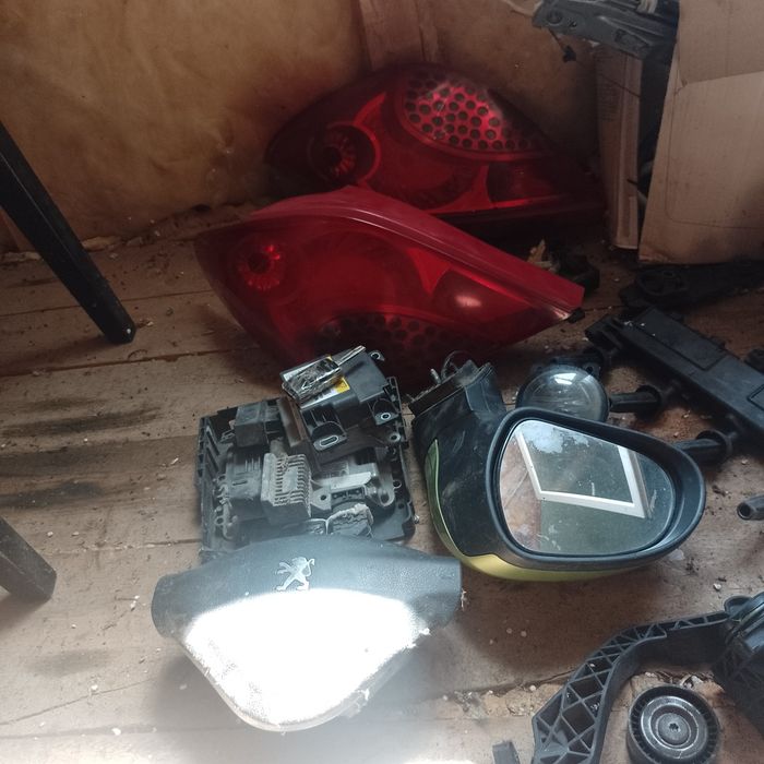 Vând piese Peugeot 207 1.4 hdi