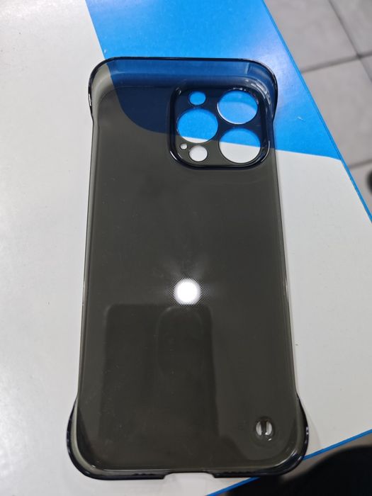 Продам чехол для Айфон 13 про