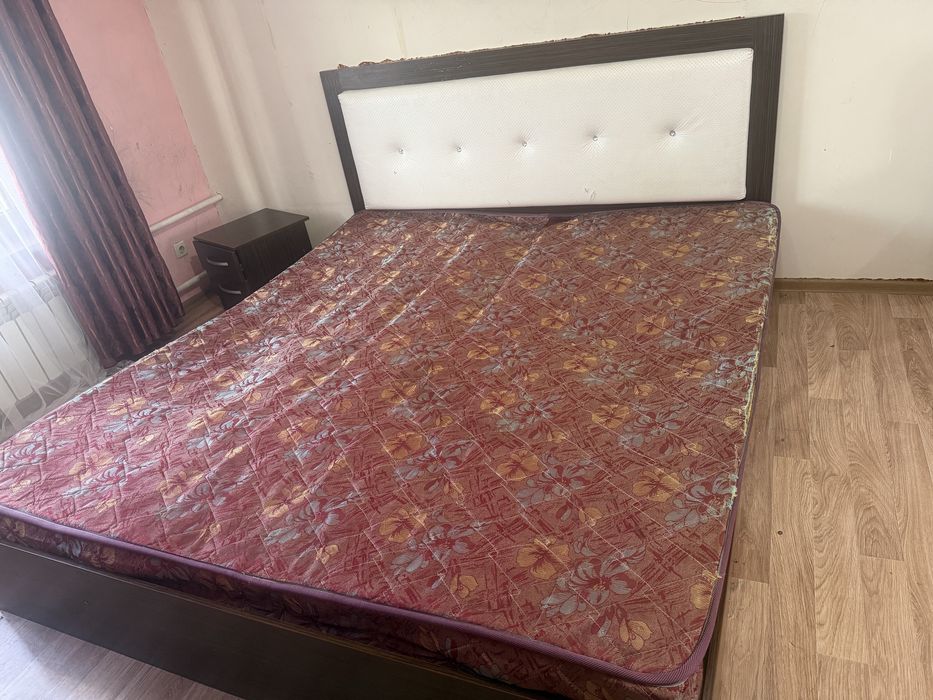 Двухспальный кровать 2-2,20