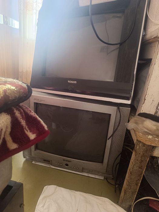 Телевизор сотилади 4та Хар хил размер