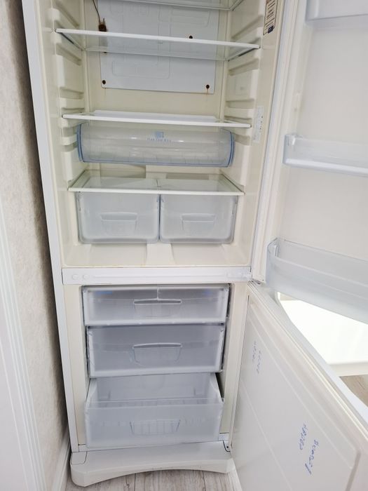 Продам холодильник Indesit за 27000