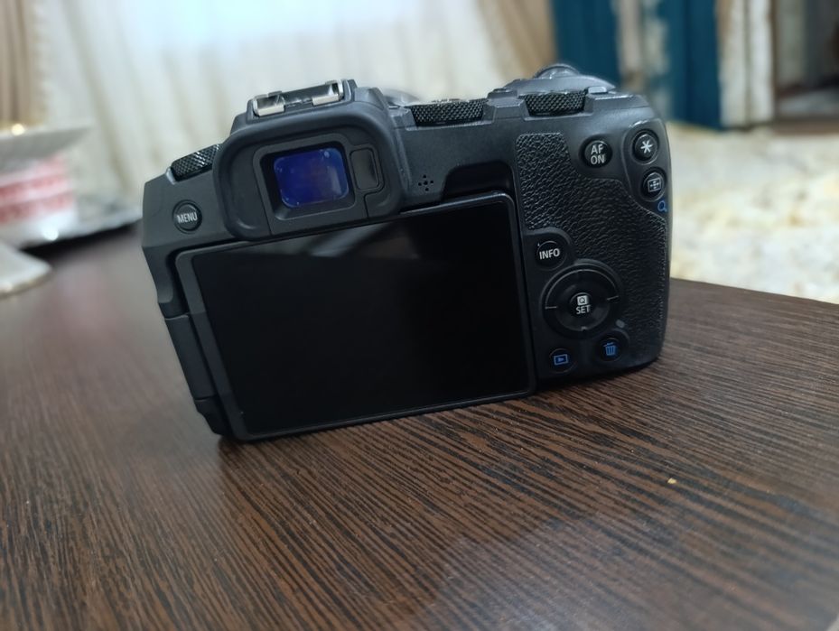 Foto Kamera Canon R p