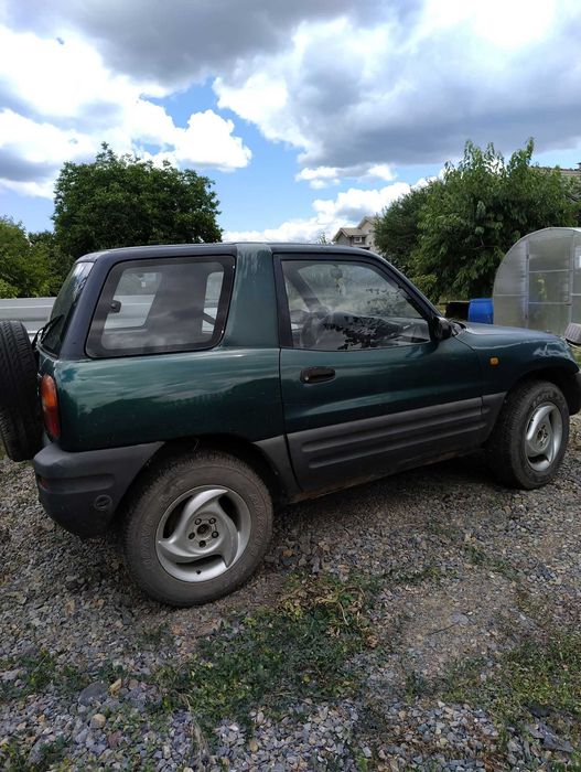 Продавам Toyota RAV4