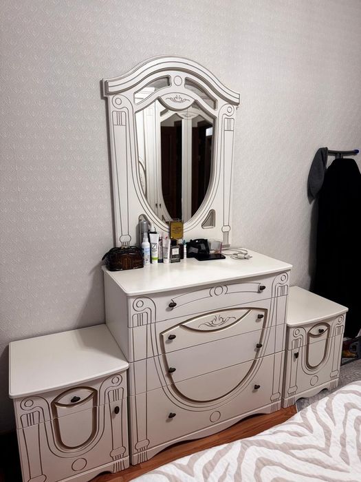 Продам спальний гарнитур