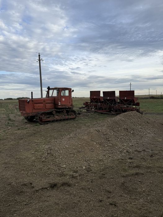 Продам т4 с трёмя сеялками.отл.состояние