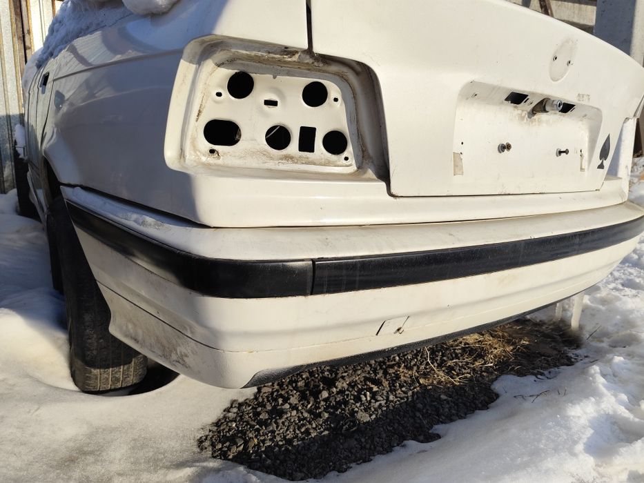 бампер оригинал бмв е36  сидения