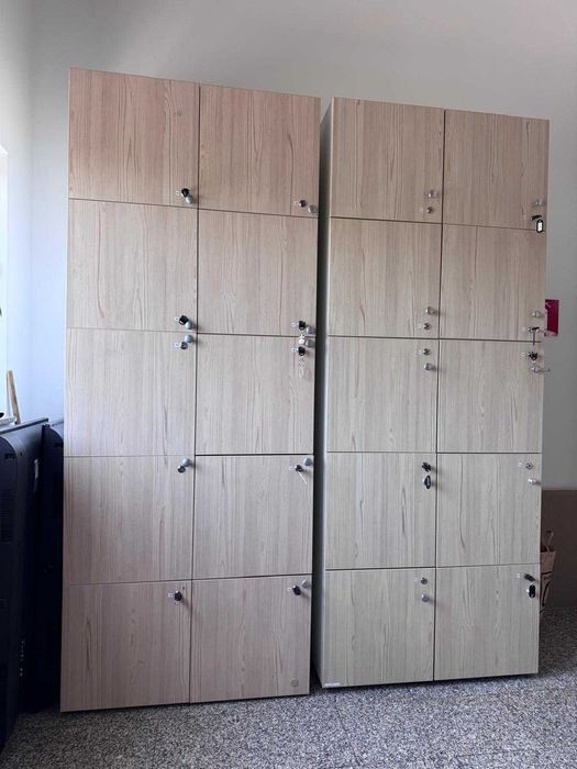 Ansamblu vestiar cu 20 dulapuri cu cheie
